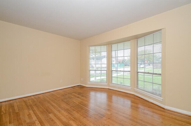 Building Photo - 701 Redan St