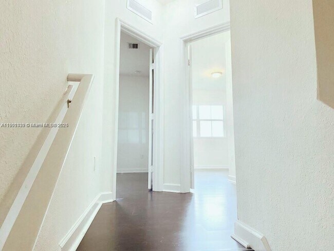 Building Photo - 290 NW 109th Ave