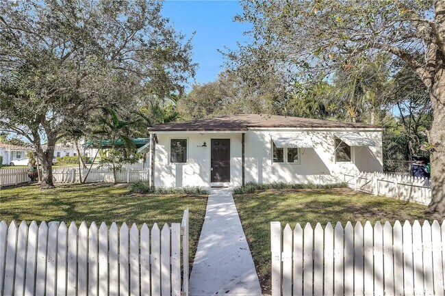 Building Photo - 5985 SW 41st St