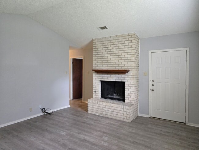 Building Photo - Two Bedroom MISD Duplex