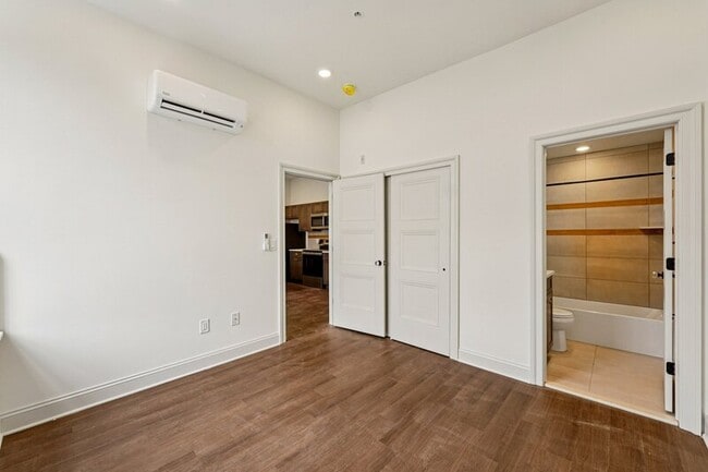 Building Photo - 401 Martin St