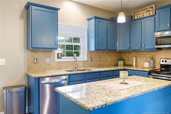 Building Photo - 40 Cherry Hill Dr