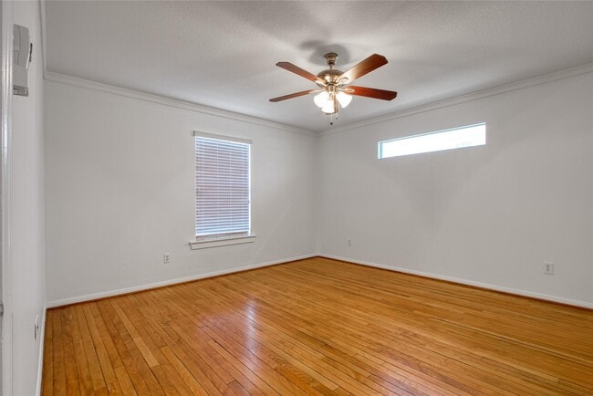 Building Photo - 905 Kern St