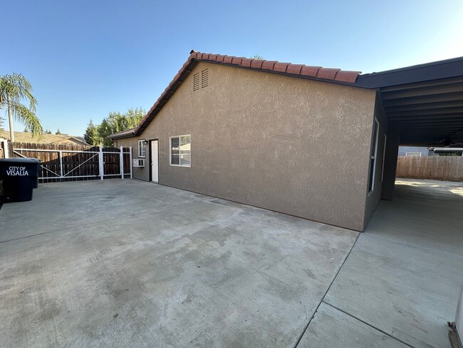 Building Photo - Cozy NW Visalia Home Rent Ready!