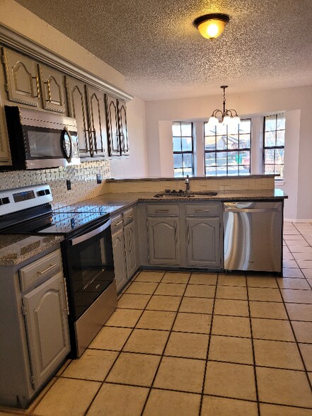 Building Photo - 132 Sonora