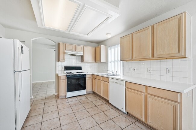 Building Photo - 17103 Canterbury Green Ct