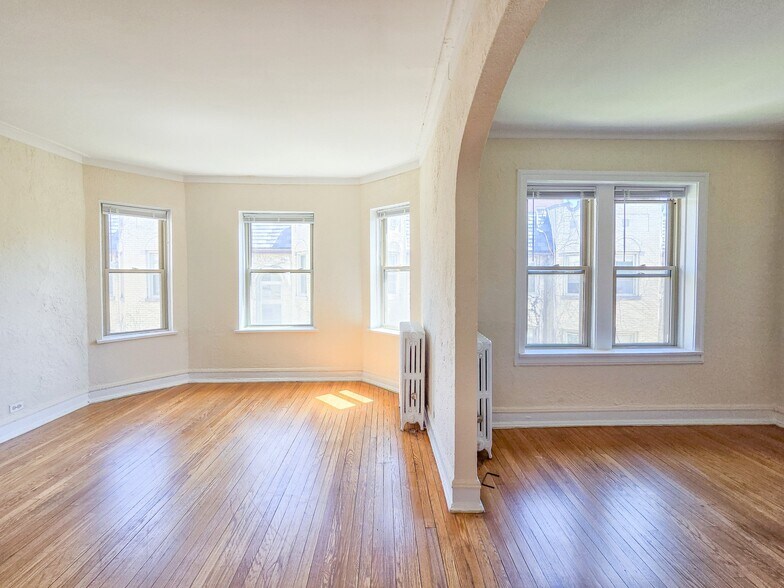 Building Photo - 1430 W Farwell Ave