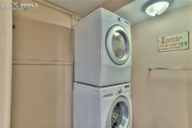 Building Photo - Updated Home in Rampart Meadows