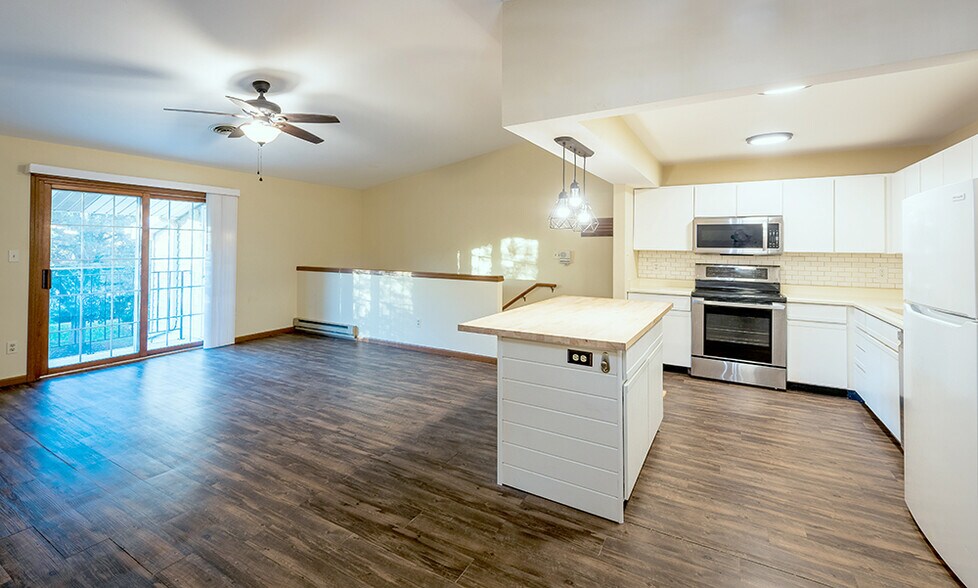 Building Photo - 6920 Mariner Dr