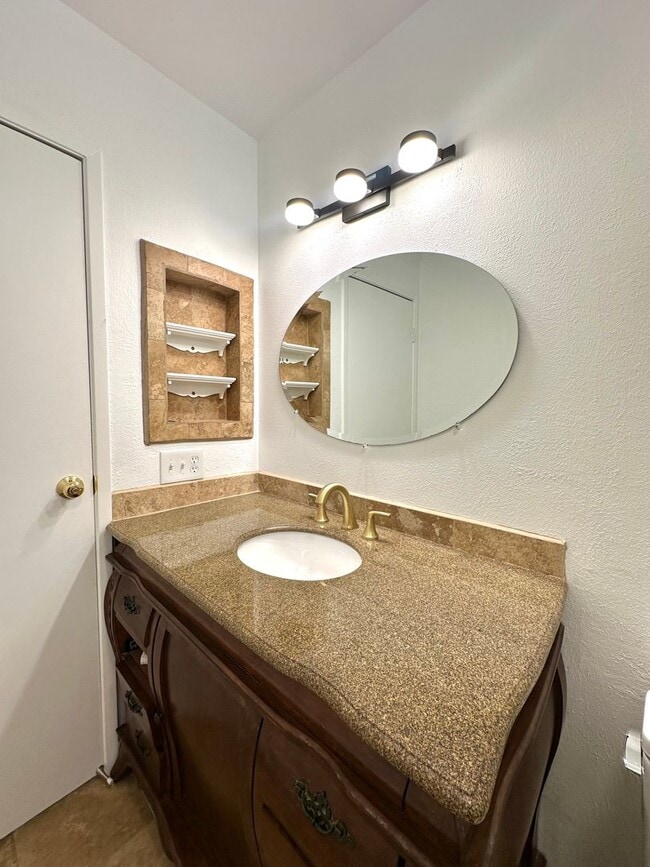 Building Photo - Desirable 4 bedroom home in Mountain View ...