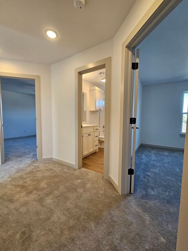 Building Photo - (3) Bed/(2.5) Bath Townhome Avail NOW! New Construction!