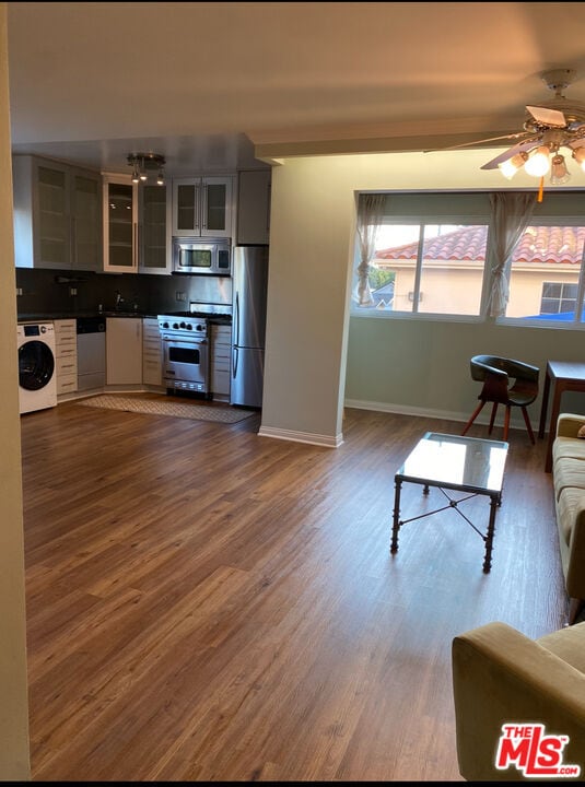 Building Photo - 446 San Vicente Blvd