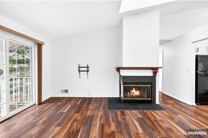 Building Photo - 556 Holly Ct