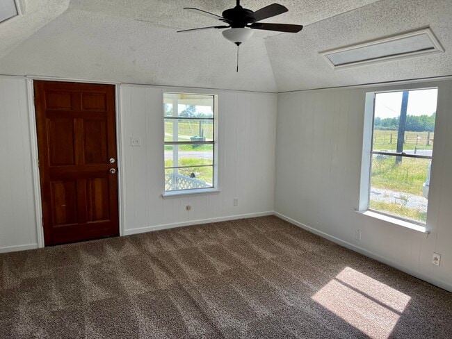 Building Photo - 501 W Elm St