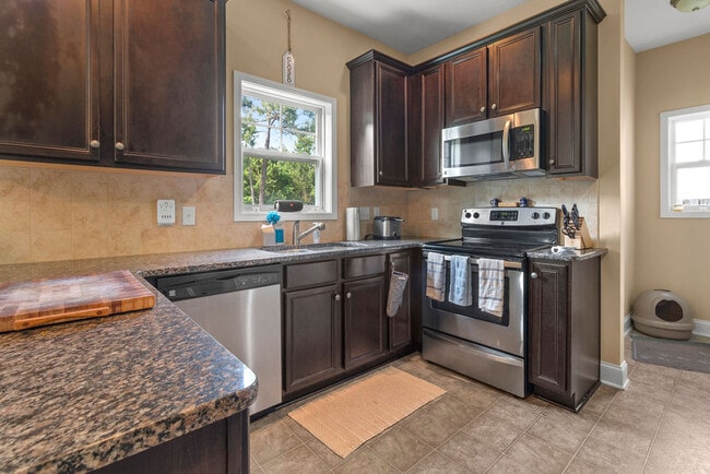 Building Photo - 209 Admiral Ct