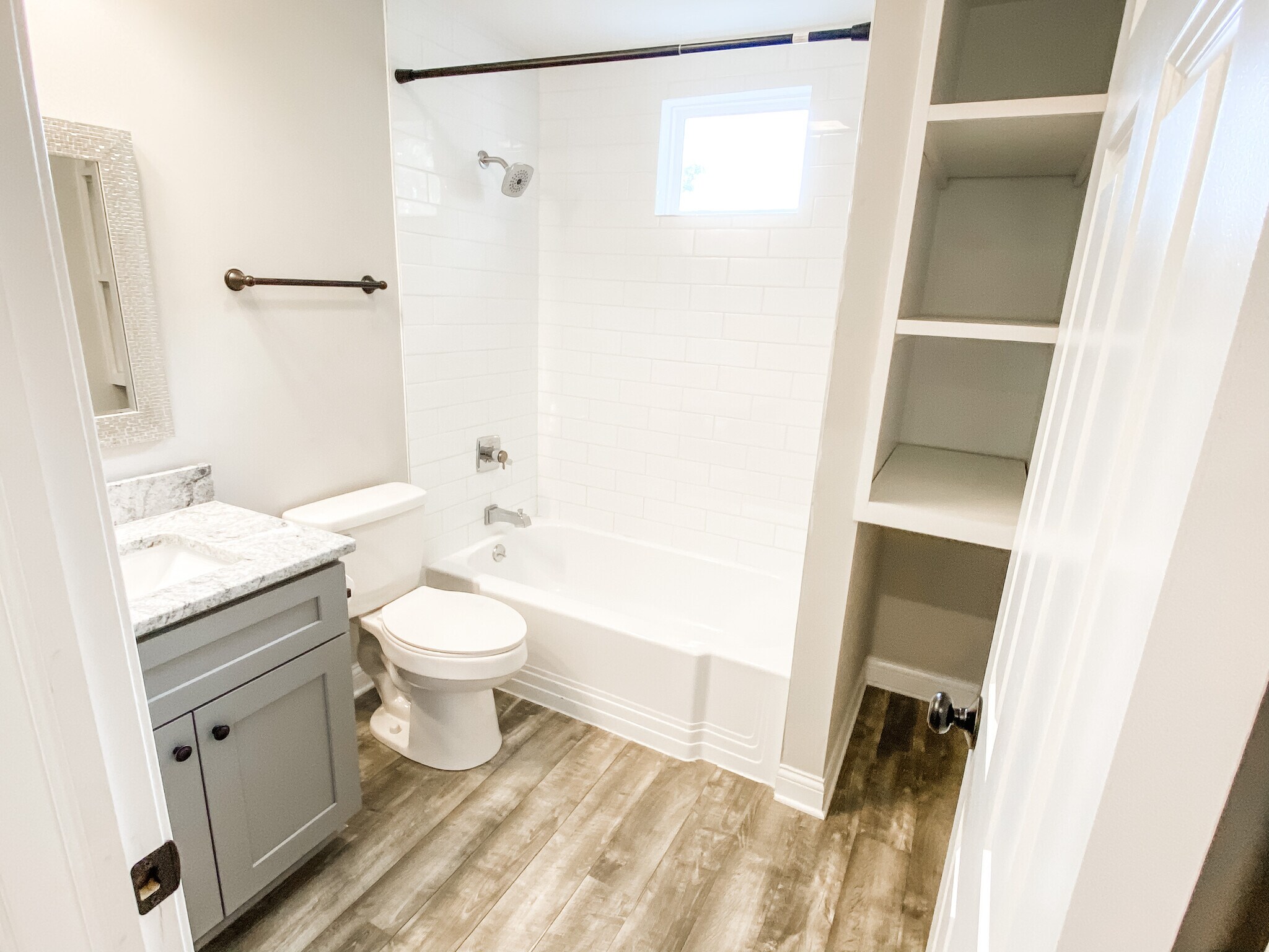 2nd Floor Full Bath - 215 Avondale Ave