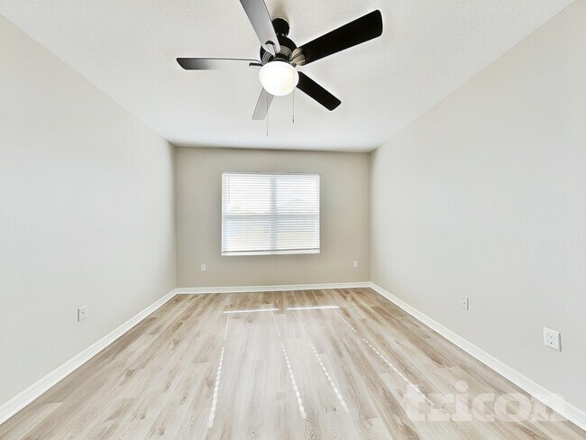 Building Photo - 935 Summer Glen Dr