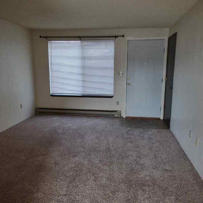 Building Photo - 303 NW Tumlin Ave