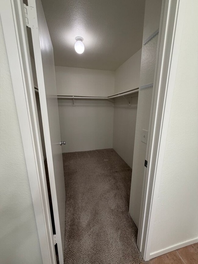 Building Photo - 800-806 S Park Hyde St