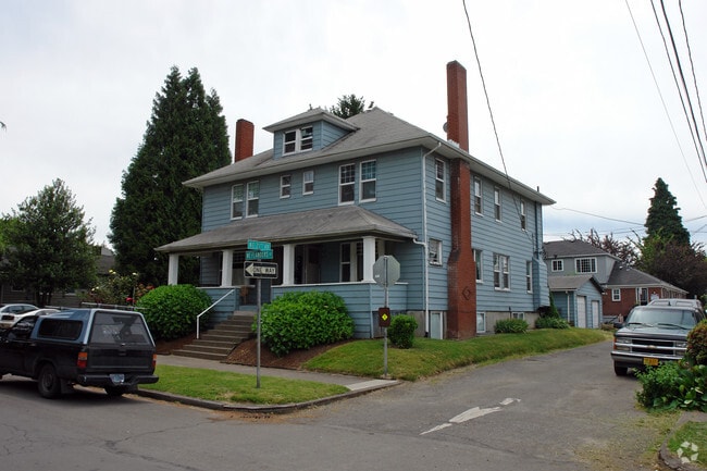 Building Photo - Blue Manor Apartments