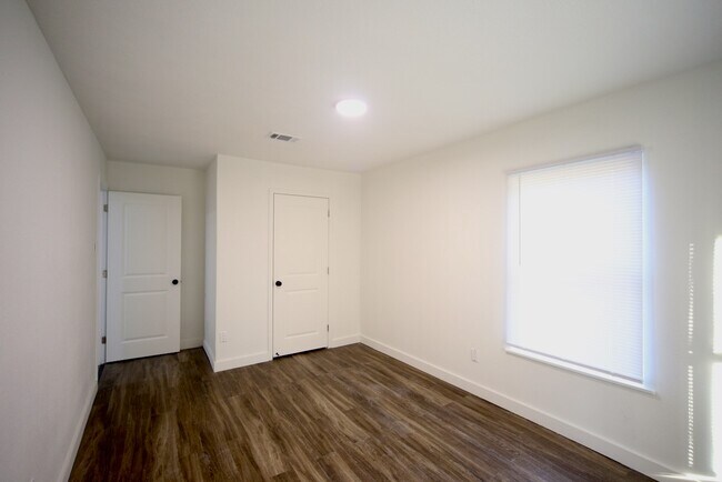 Building Photo - 5819 Flax Bourton St