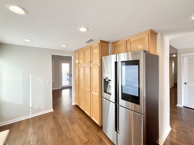 Building Photo - 5 Cll Rienda