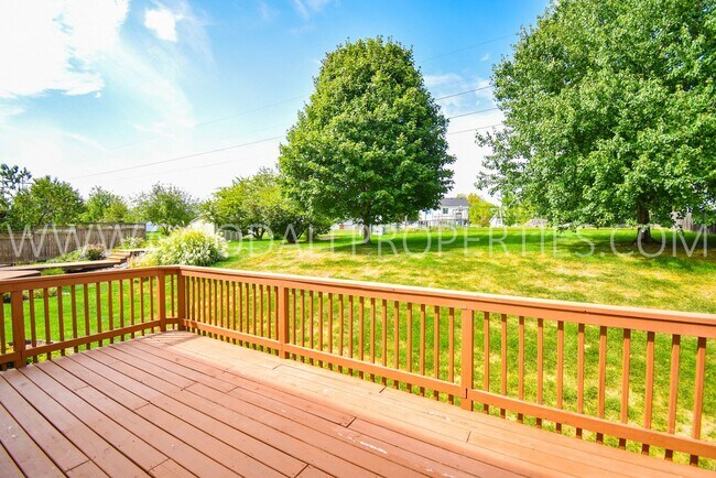 Building Photo - 3 Bedroom Home in West Des Moines