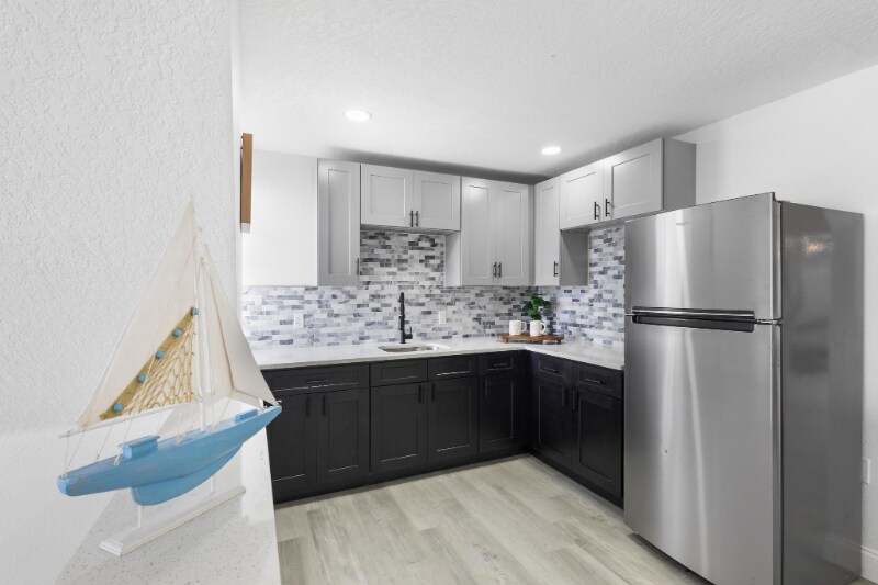 Building Photo - 1824 Lake St