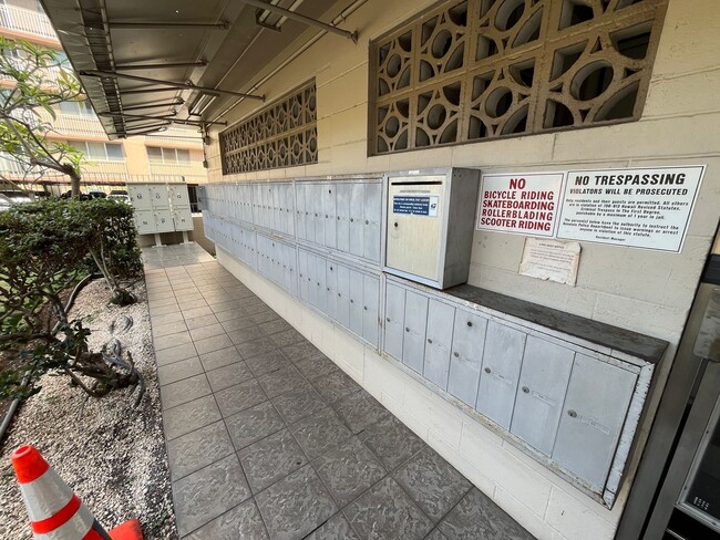 Building Photo - Salt Lake (Honolulu) Ilima West - 2 bedroo...