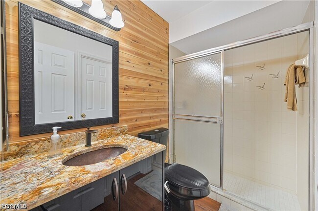 Building Photo - 15080 Riverbend Blvd