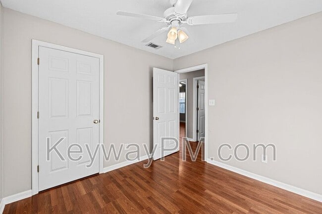 Building Photo - 19 Whitney Ct