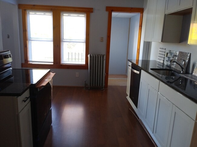 Building Photo - 33 New St