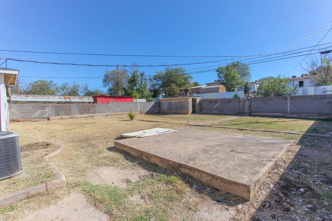 Building Photo - 1506 Kentucky Way