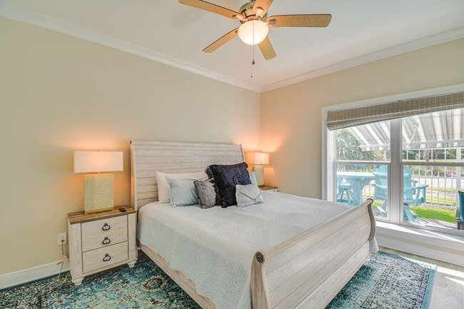 Building Photo - 13941 Del Rio Dr