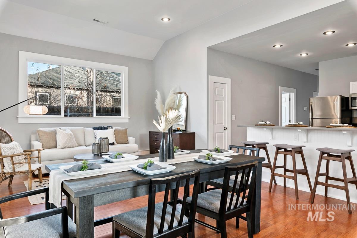 Building Photo - 2216 S Longmont Ave