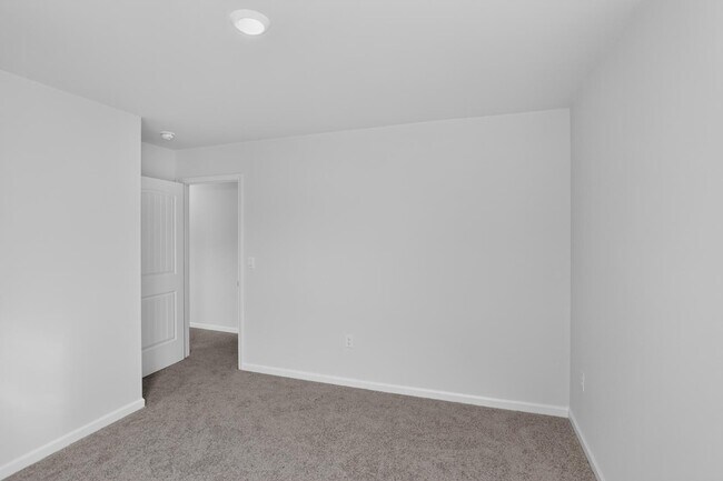 Building Photo - 383 King Vlg