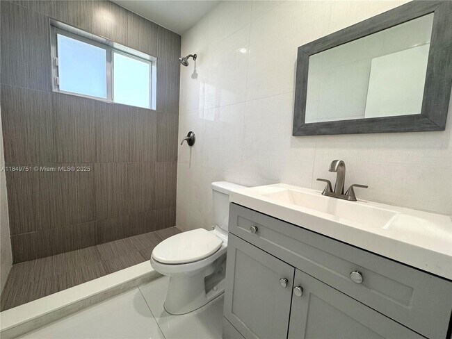 Building Photo - 250 Beacom Blvd