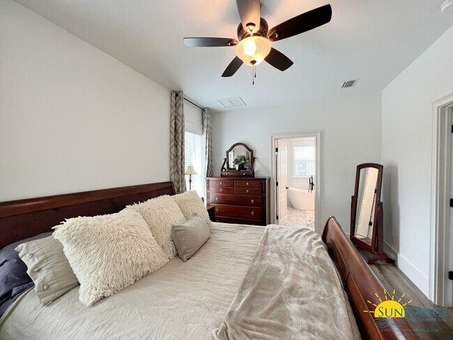 Building Photo - Stunning 5 bedroom home in Santa Rosa Beach!