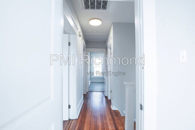 Building Photo - 2918 Hanes Ave