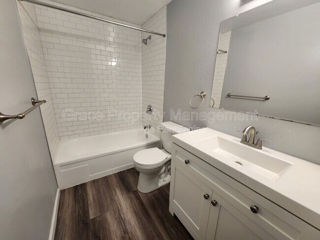 Building Photo - 774 W Cleveland Cir