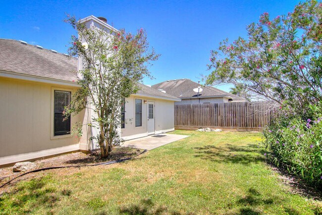 Building Photo - 3805 Julia Cir