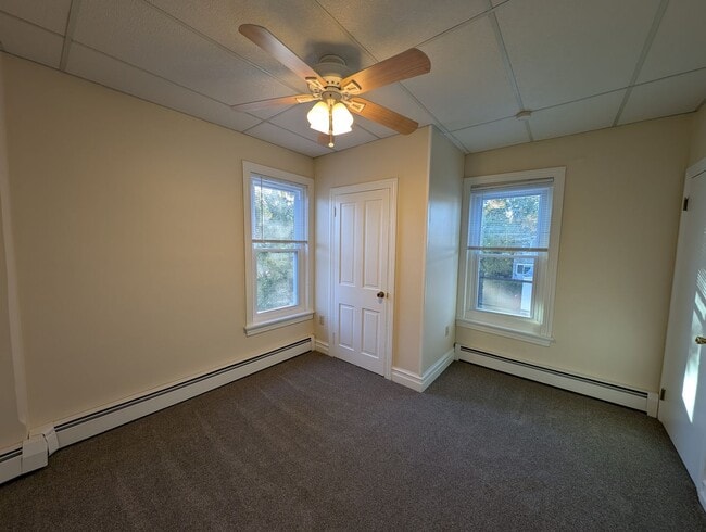 Building Photo - 2nd Floor 2 Bedroom Apartment