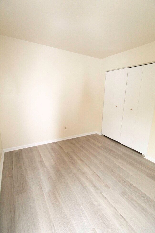 Building Photo - 507 W 4th St