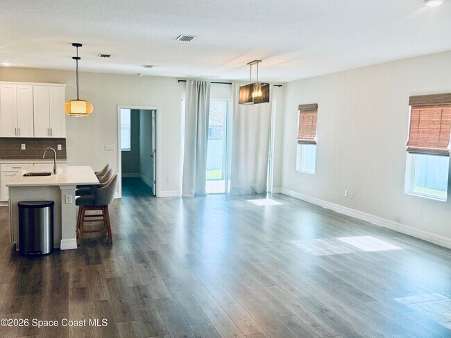 Building Photo - 614 Lynbrook St NW