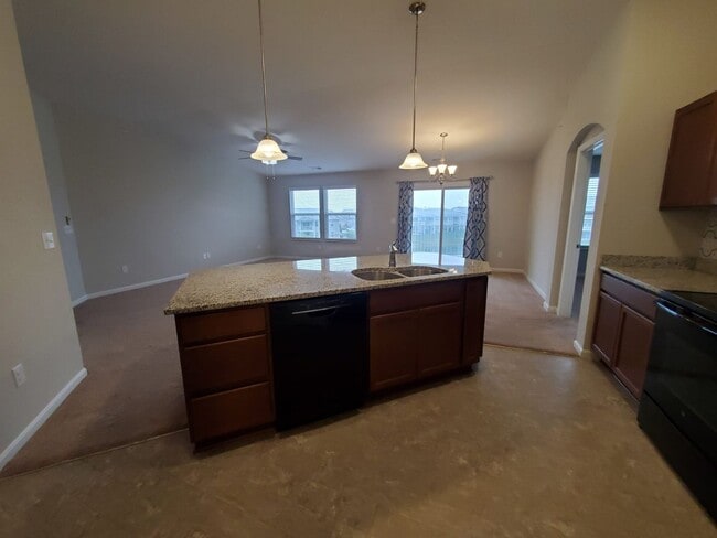 Building Photo - Beautiful 2 bedroom condo near Austin Land...