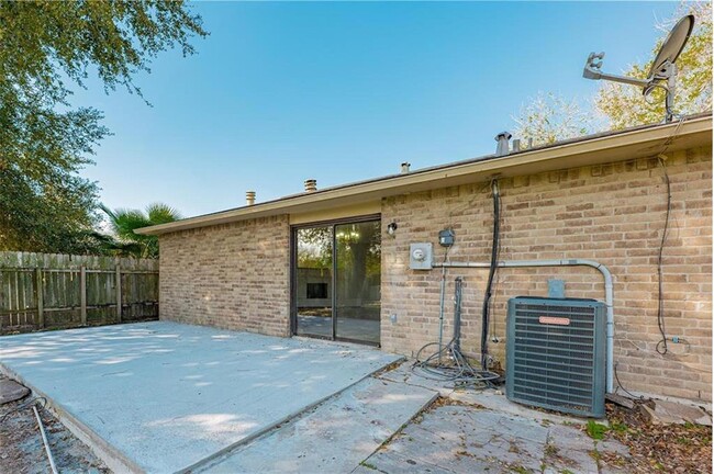 Building Photo - 330 Tara Plantation Dr