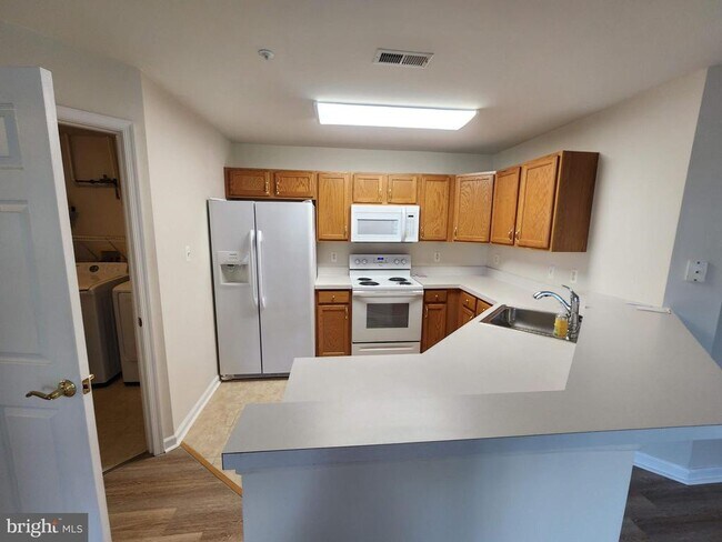 Building Photo - 2029 Windsong Dr