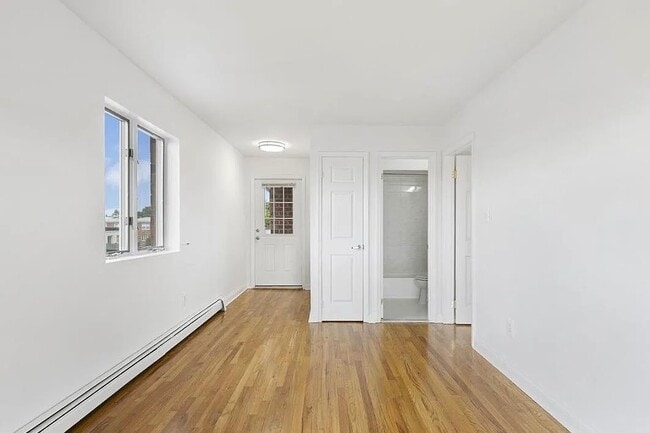 Building Photo - 2629 E 23rd St