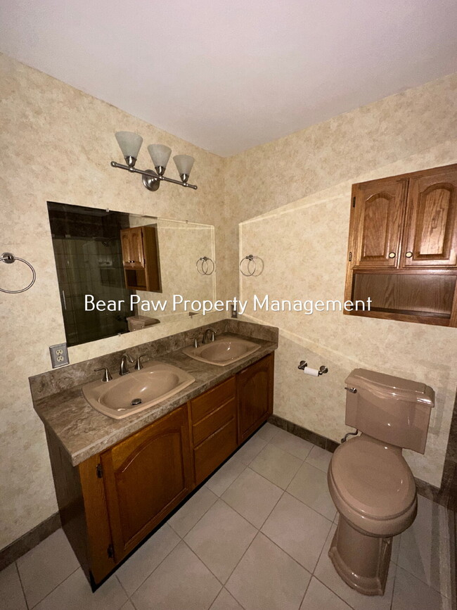 Building Photo - "Charming 3-Bedroom Retreat with 2 Full Baths in Conifer"