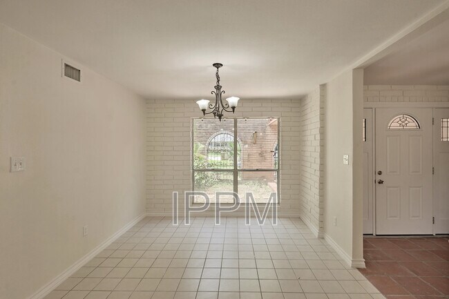 Building Photo - 5108 Manana Cir